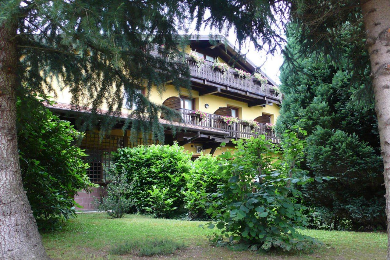Hotel Ristorante La Perla Varallo Pombia Kültér fotó