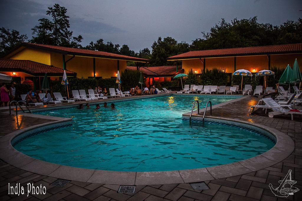 Hotel Ristorante La Perla Varallo Pombia Kültér fotó
