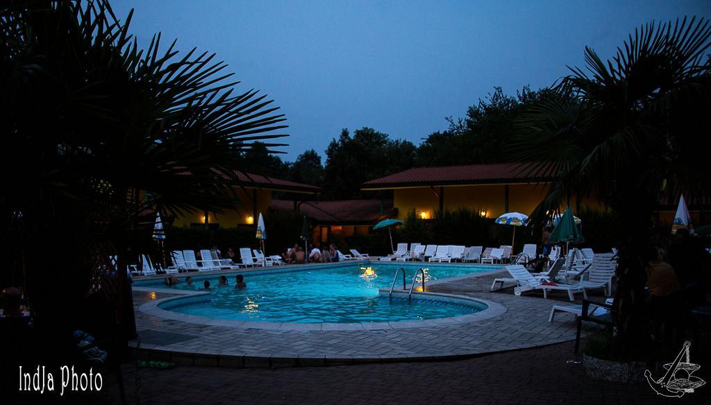 Hotel Ristorante La Perla Varallo Pombia Kültér fotó