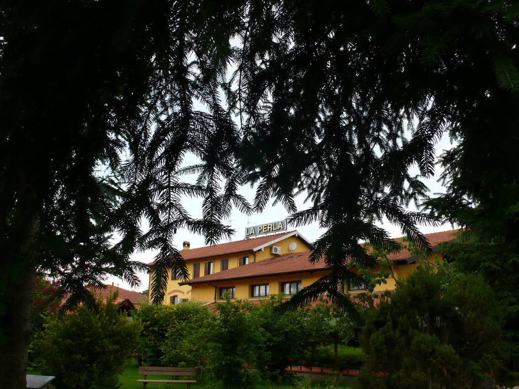 Hotel Ristorante La Perla Varallo Pombia Kültér fotó