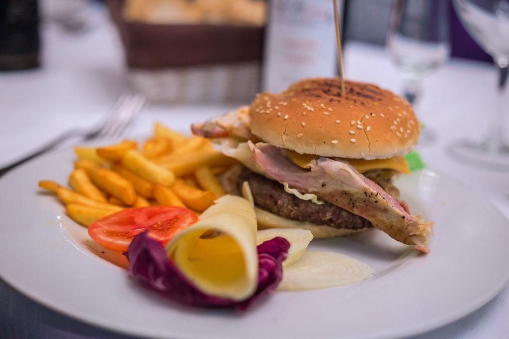 Hotel Ristorante La Perla Varallo Pombia Kültér fotó
