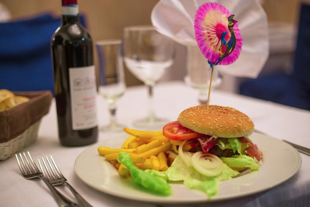 Hotel Ristorante La Perla Varallo Pombia Kültér fotó