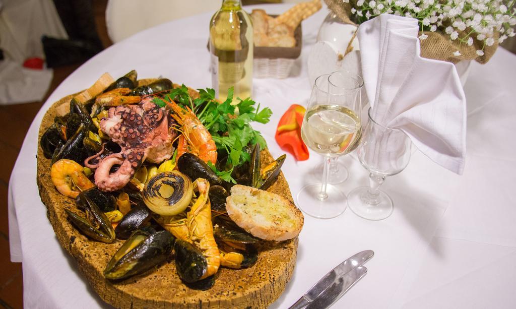 Hotel Ristorante La Perla Varallo Pombia Kültér fotó