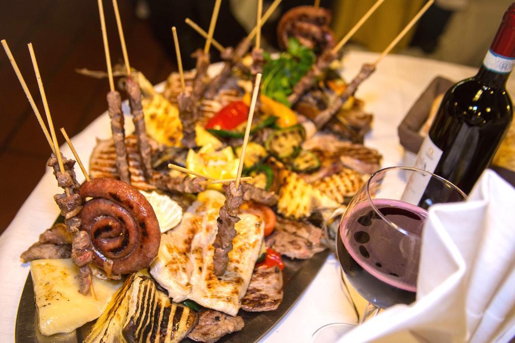 Hotel Ristorante La Perla Varallo Pombia Kültér fotó