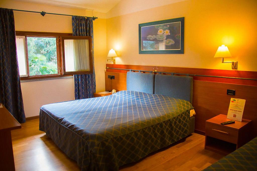 Hotel Ristorante La Perla Varallo Pombia Kültér fotó