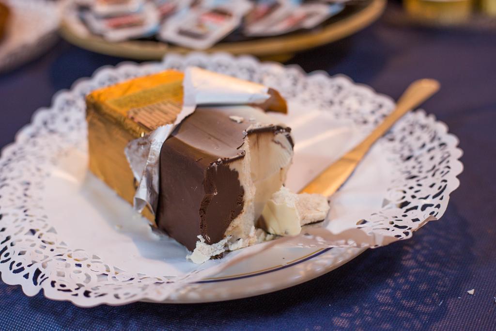 Hotel Ristorante La Perla Varallo Pombia Kültér fotó
