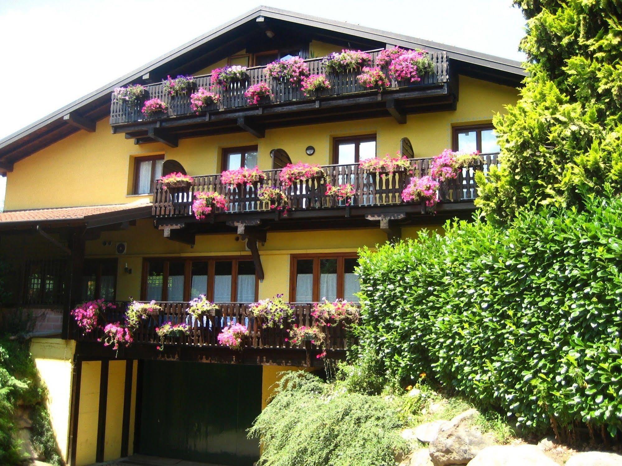 Hotel Ristorante La Perla Varallo Pombia Kültér fotó