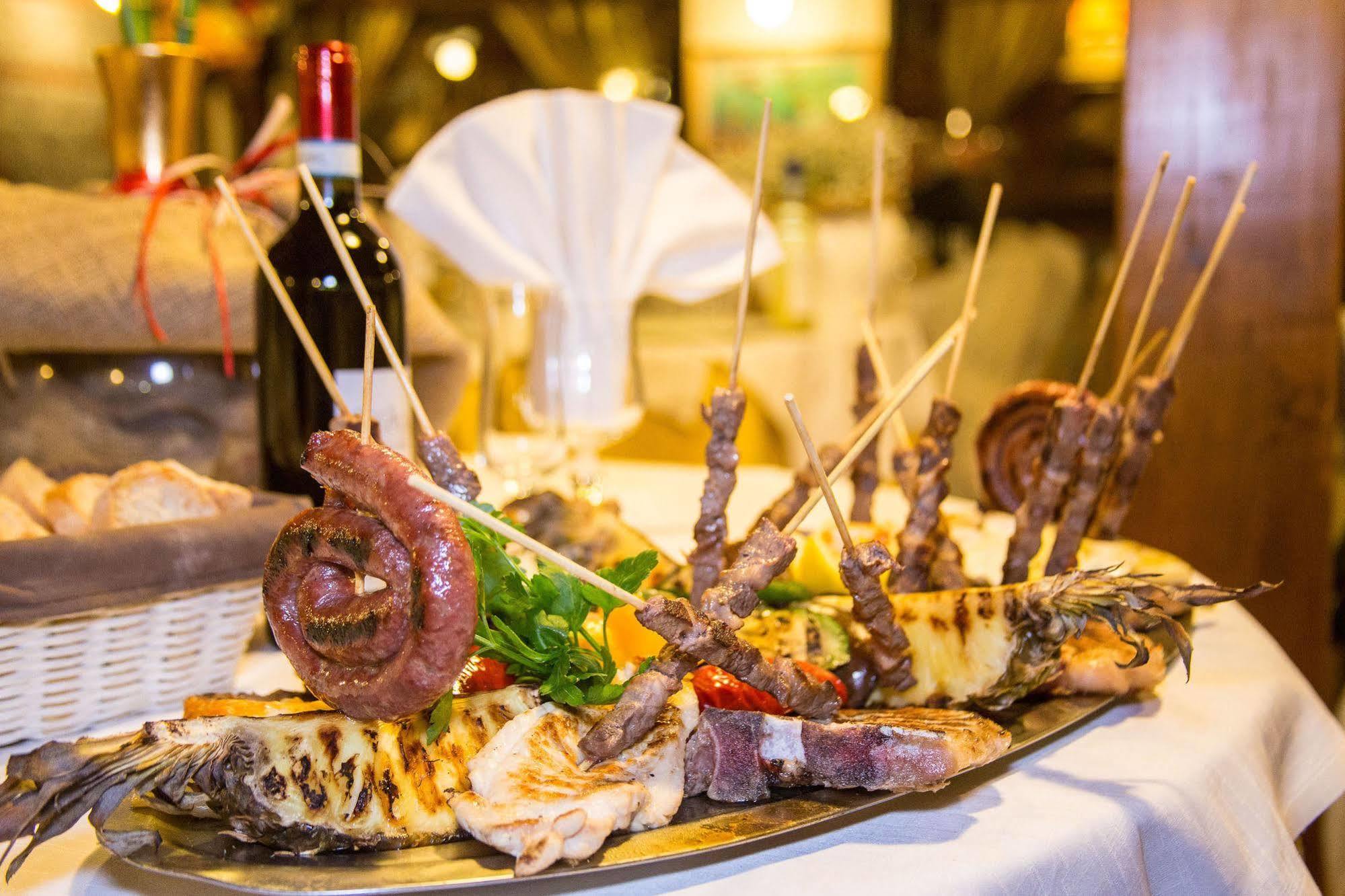 Hotel Ristorante La Perla Varallo Pombia Kültér fotó