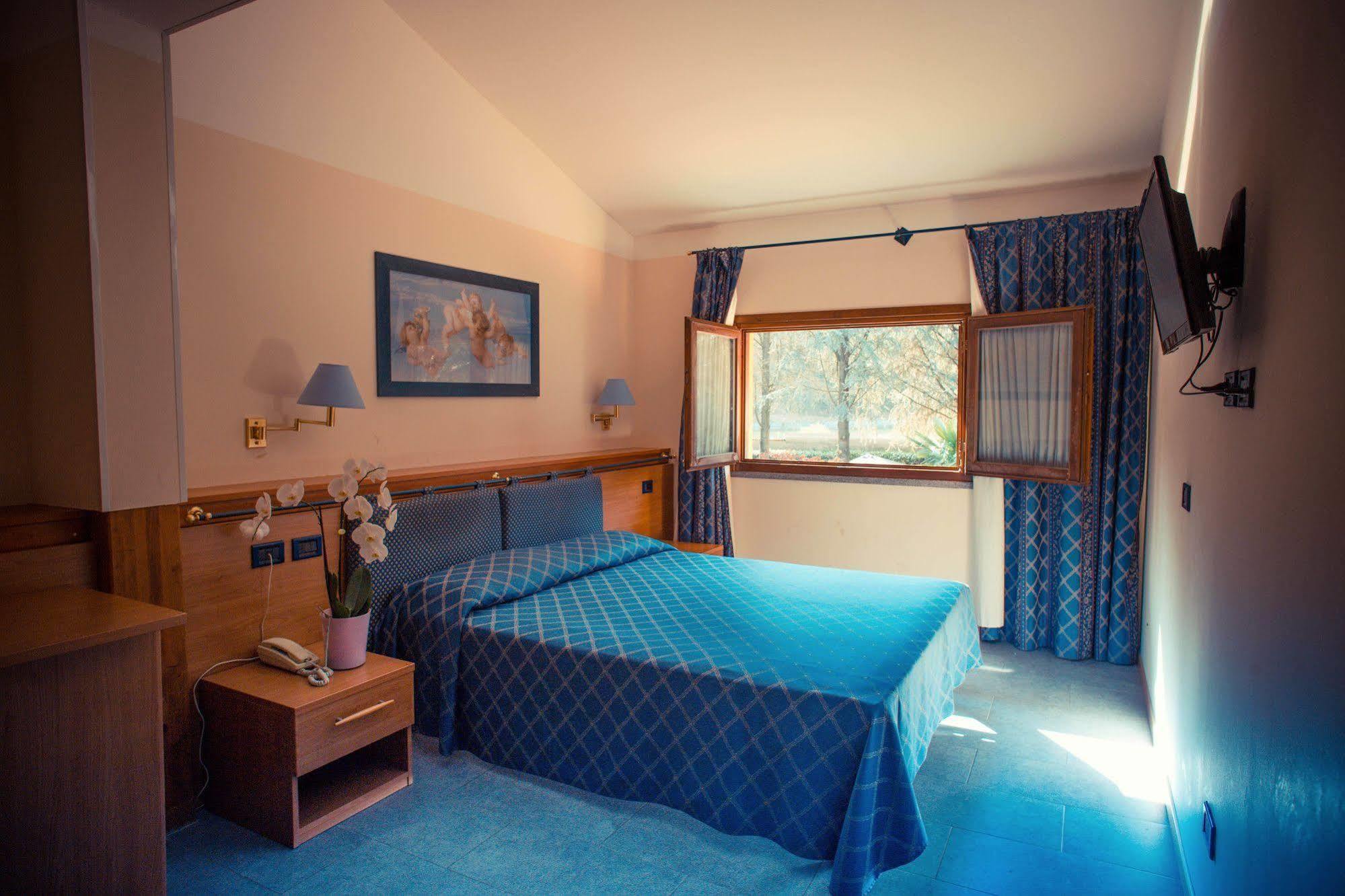 Hotel Ristorante La Perla Varallo Pombia Kültér fotó