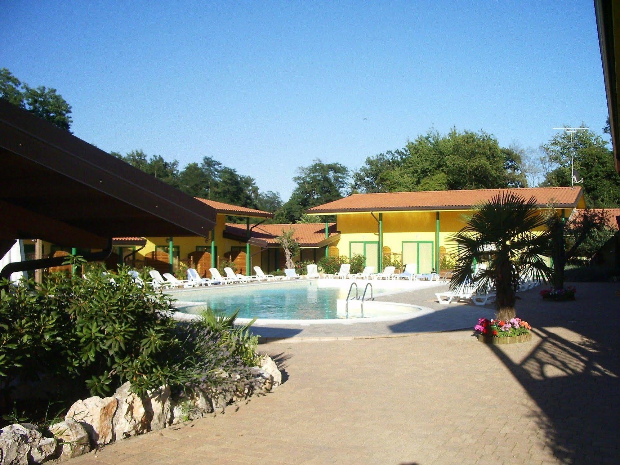 Hotel Ristorante La Perla Varallo Pombia Kültér fotó