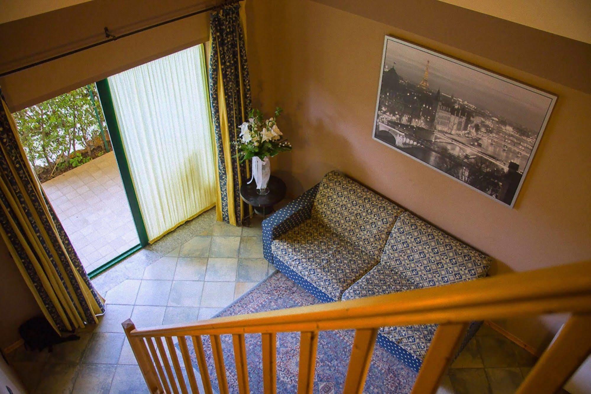 Hotel Ristorante La Perla Varallo Pombia Kültér fotó