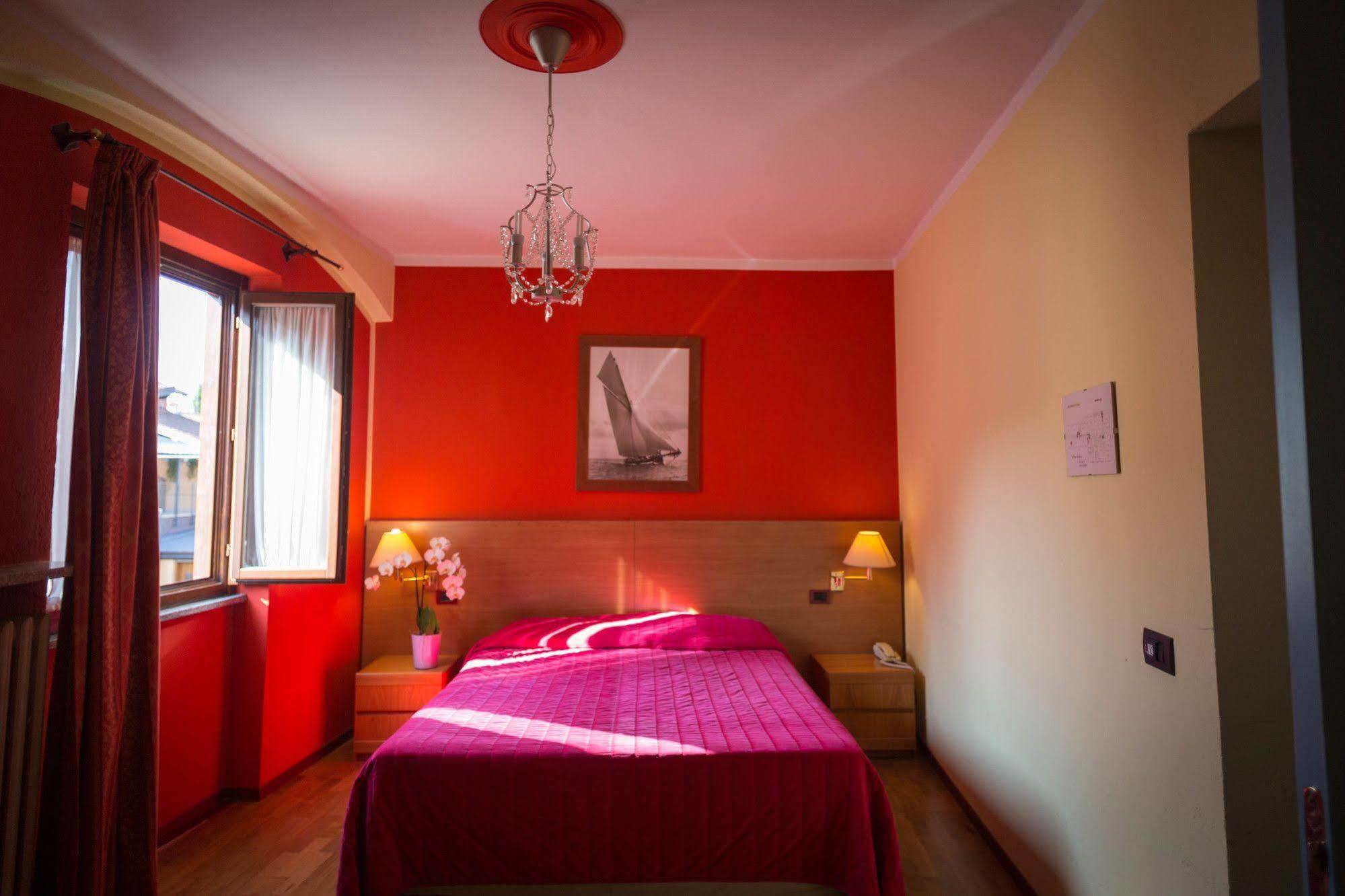 Hotel Ristorante La Perla Varallo Pombia Kültér fotó