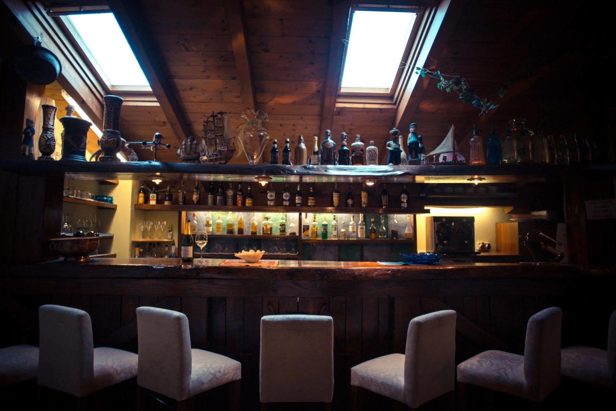 Hotel Ristorante La Perla Varallo Pombia Kültér fotó
