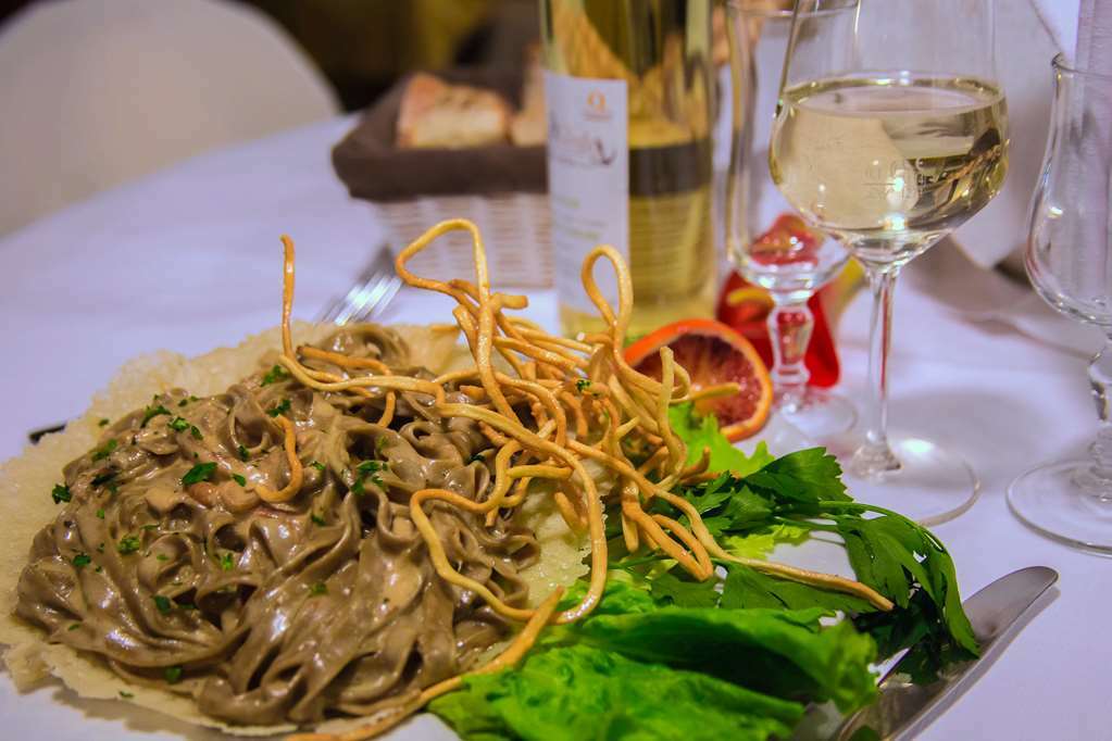 Hotel Ristorante La Perla Varallo Pombia Étterem fotó