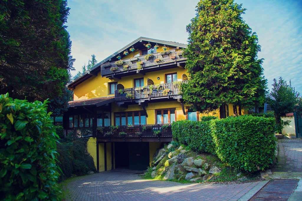 Hotel Ristorante La Perla Varallo Pombia Kültér fotó